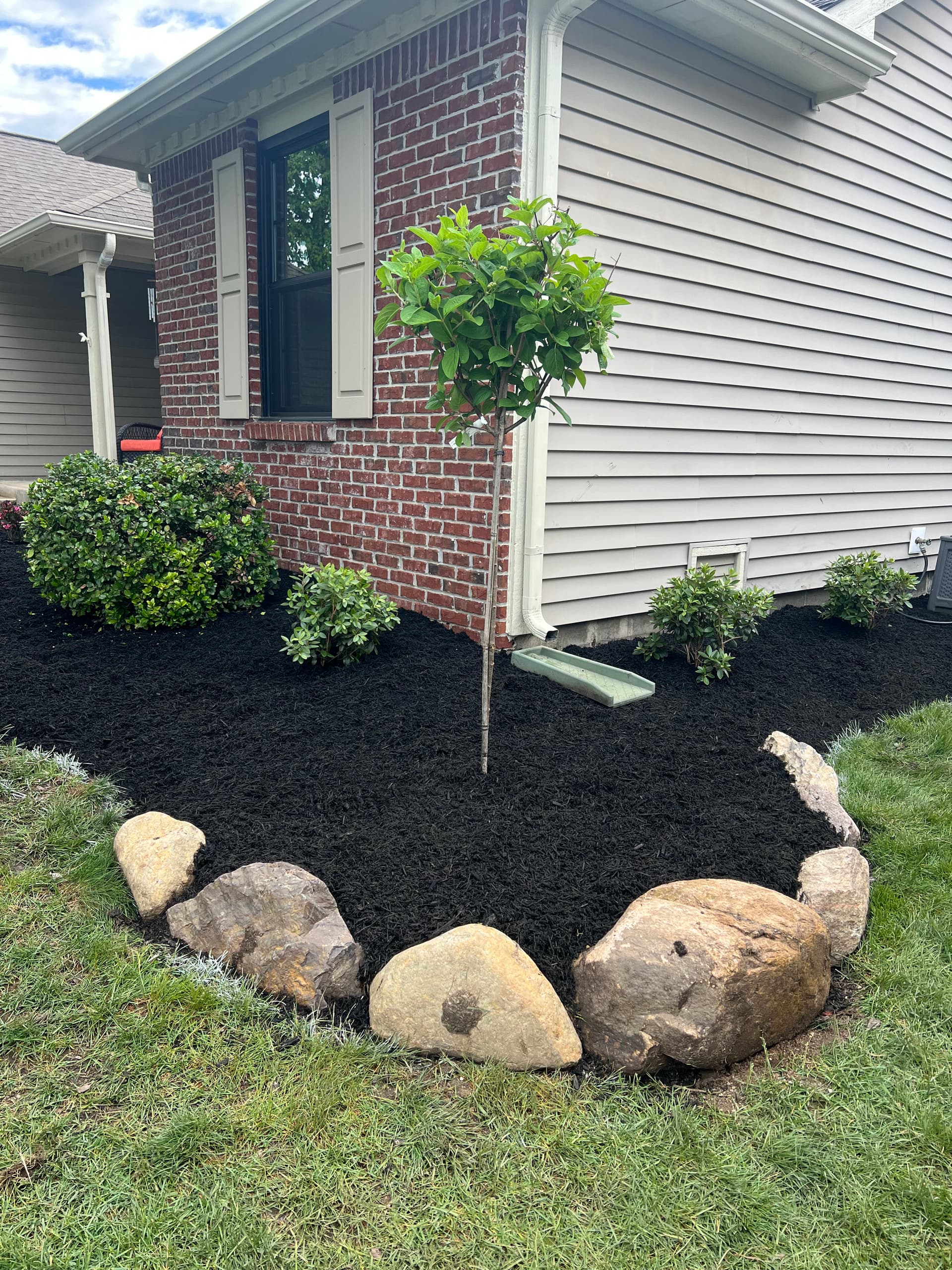 Natural Stone Border and Black Mulch Bed Installation Done Right image