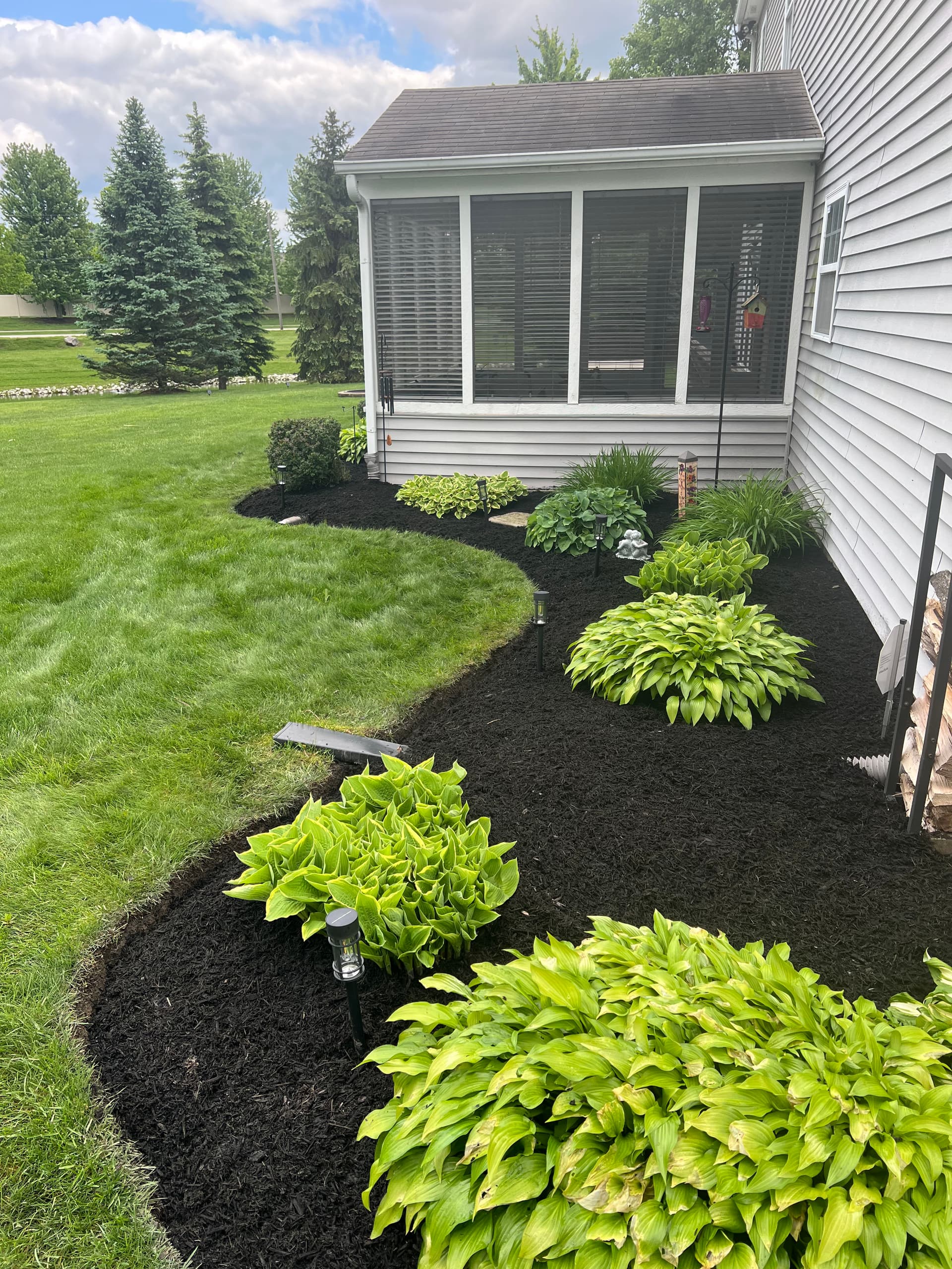 Fresh Mulch and Clean Bed Lines Make This Yard Pop image