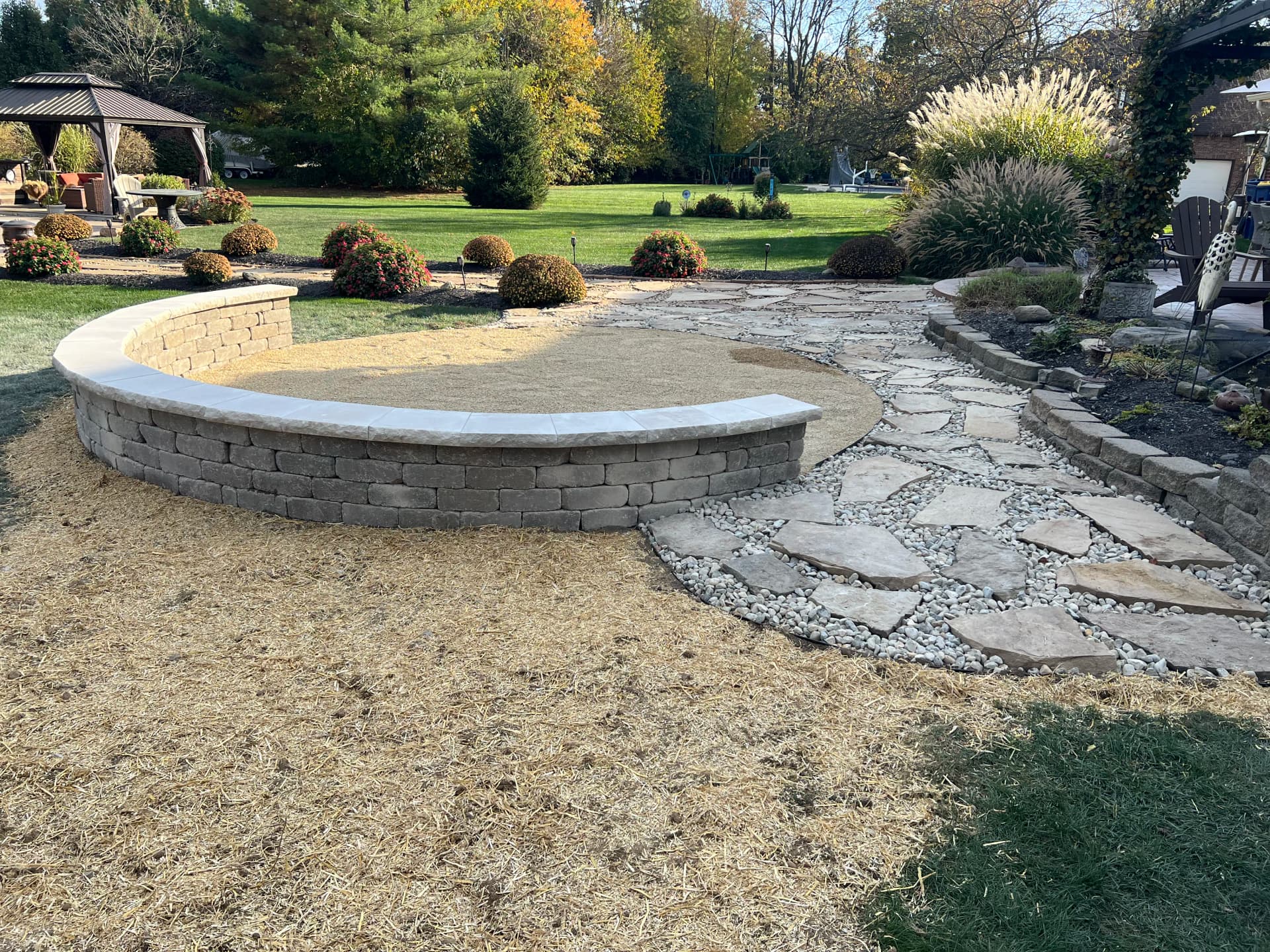 Gallery photos for Curved Seating Wall and Flagstone Walkway in McCordsville: Image #1